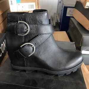 Joan of arctic wedge ll buckle